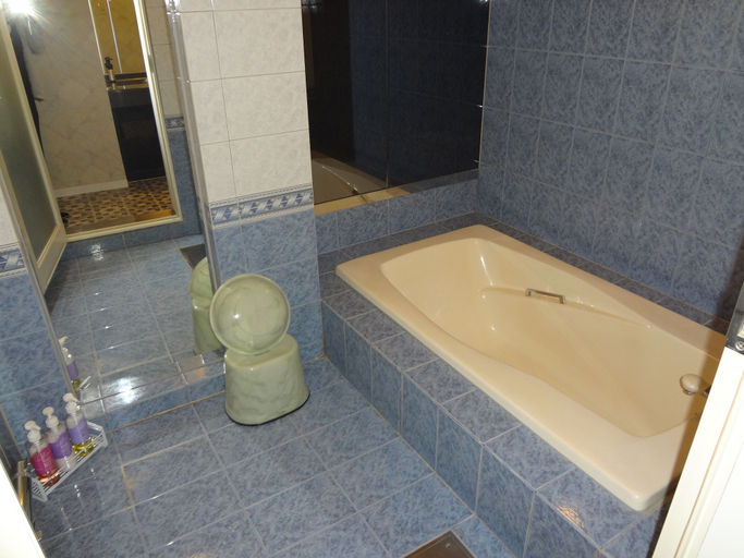 Bathroom 4, Royal Hotel Uohachi Bettei, Ōgaki