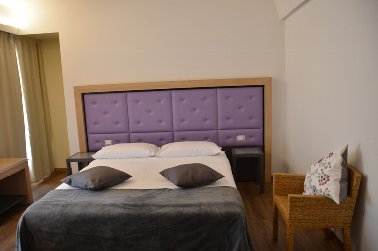 Bedroom 4, Hotel Corona, Verona