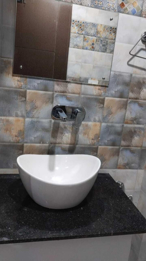 Bathroom 4, Hotel Bagga Kuteer, Hardwar