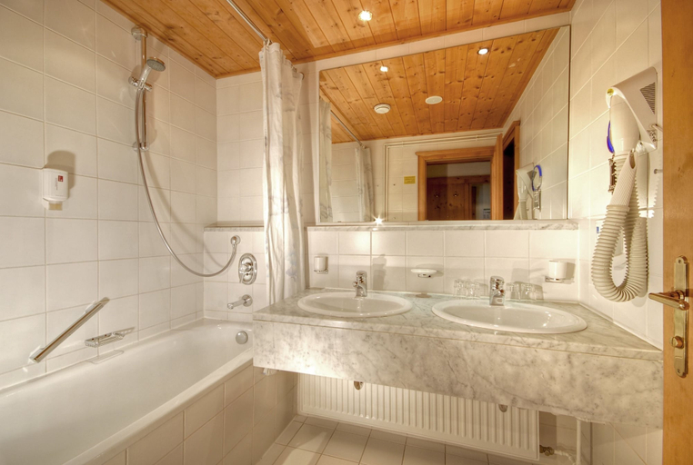 Bathroom 4, Hotel Goldried, Lienz
