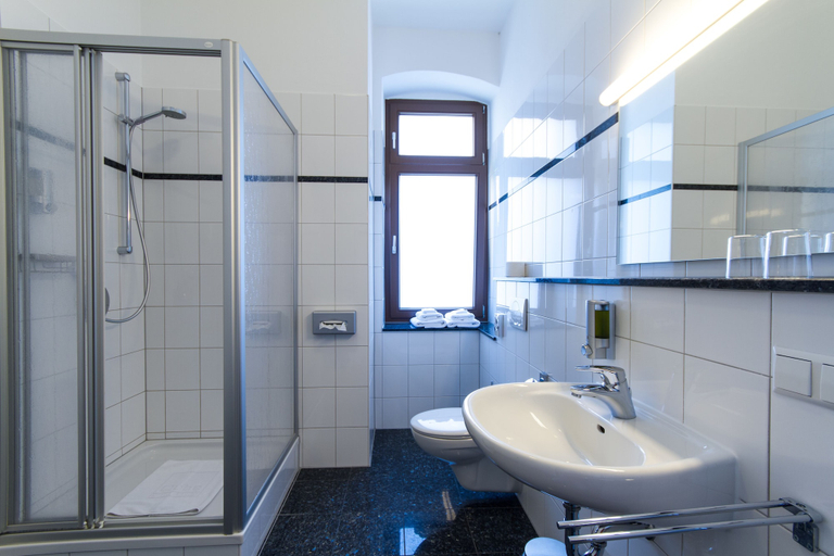 Bathroom 4, Qube Hotel Bergheim, Heidelberg