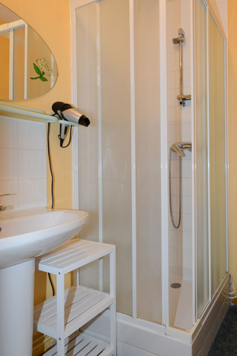 Bathroom, L'hirondelle, Ardennes