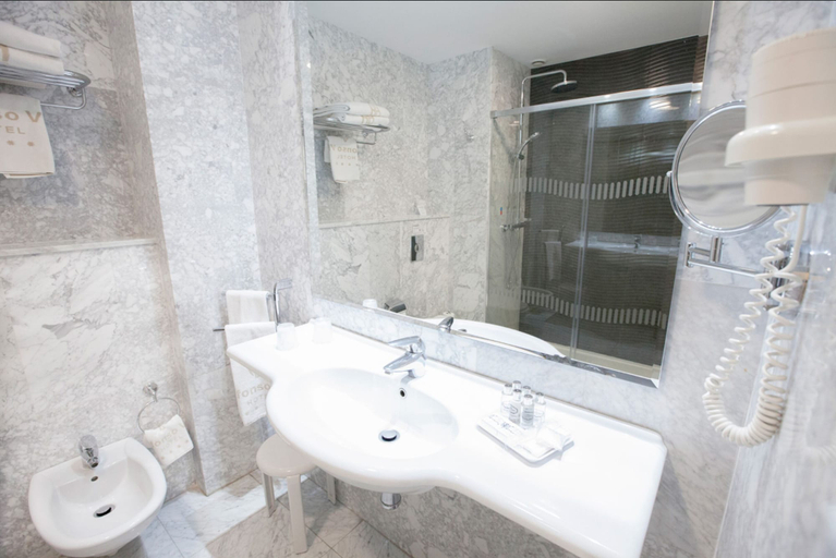 Bathroom 4, Alfonso VIII, Soria
