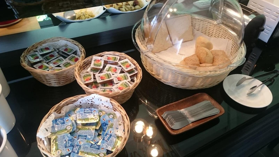Food & Drinks 5, Roppongi Motel, Pingtung