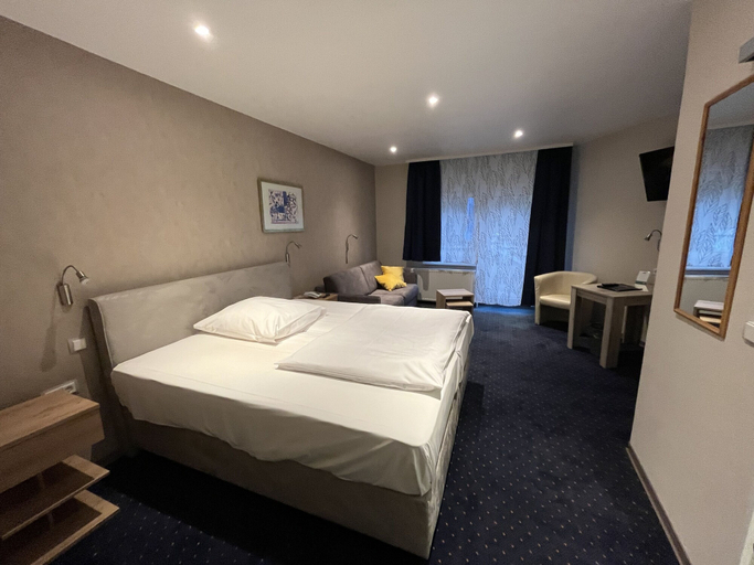 Bedroom 3, Hotel Aquarius, Braunschweig