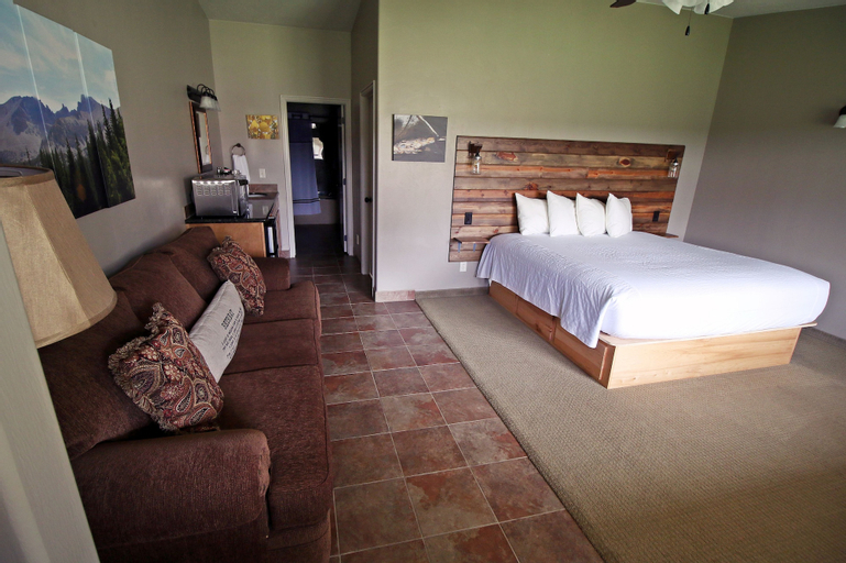 Hidden Canyon Retreat, White Pine