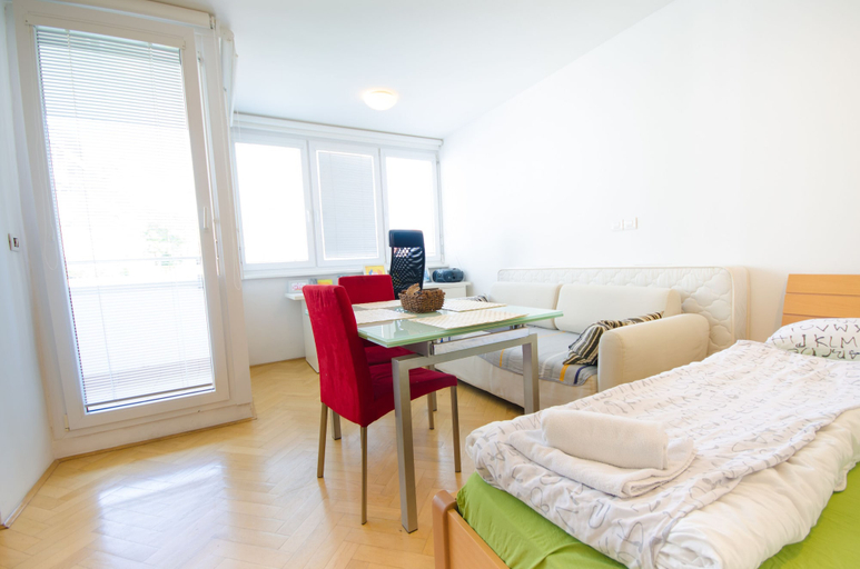 Bedroom 2, City centre studio with a balcony, Ljubljana