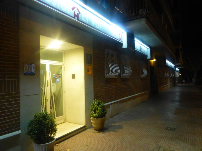 Exterior & Views 2, Hostal El Val, Madrid