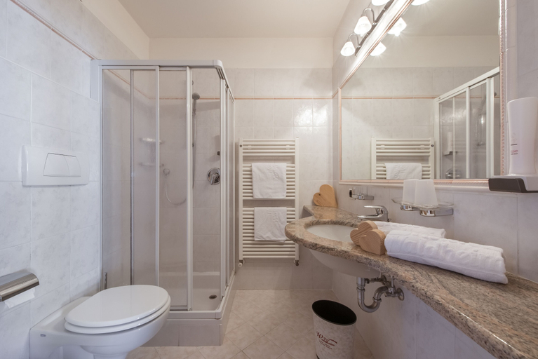 Bathroom 5, Naturhotel Waldheim, Bolzano