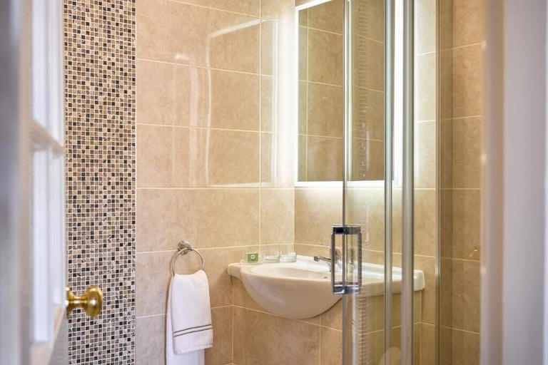 Bathroom 5, Lansdowne Kenmare