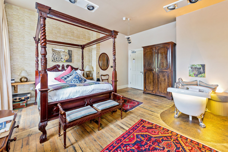 Bedroom 2, D'Parys, Bedfordshire
