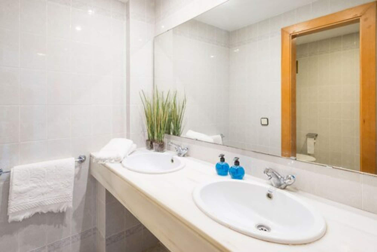 Bathroom, Magaluf Strip Apartments, Baleares