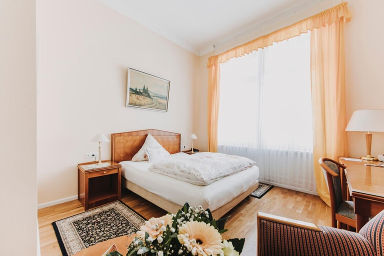 Bedroom 4, Hotel Spoettel, Wetteraukreis