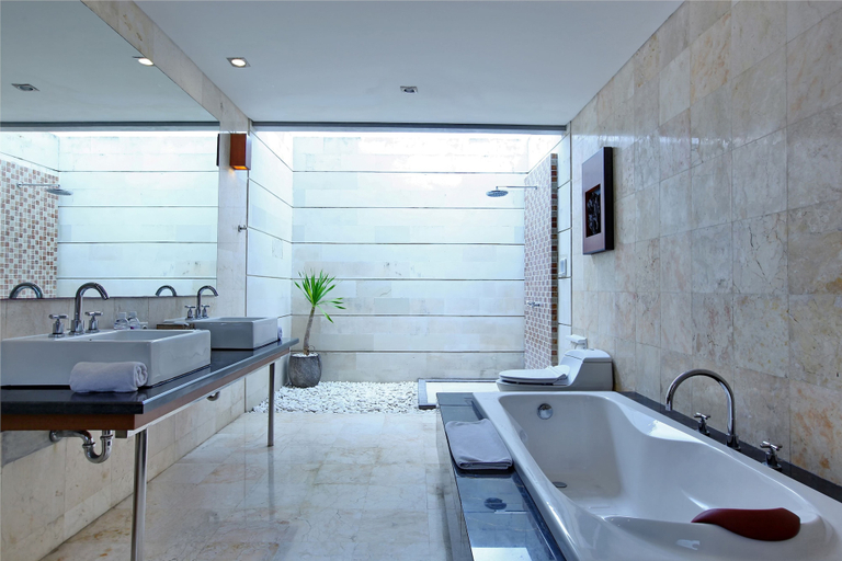 Bathroom 14
