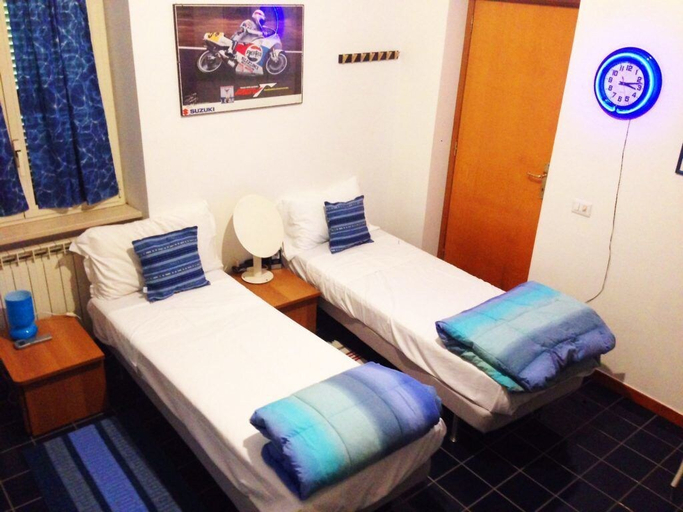 Bedroom 5, Pit Stop, Roma
