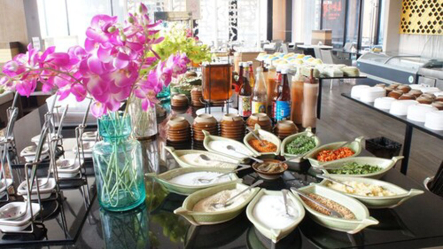 Food & Drinks 5, The Astra Luxury Suit condo, Muang Chiang Mai