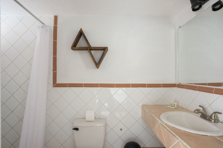 Bathroom 4, Socialtel Granada, Granada
