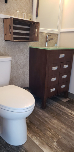 Bathroom 4, 99 Mile Motel, Cariboo