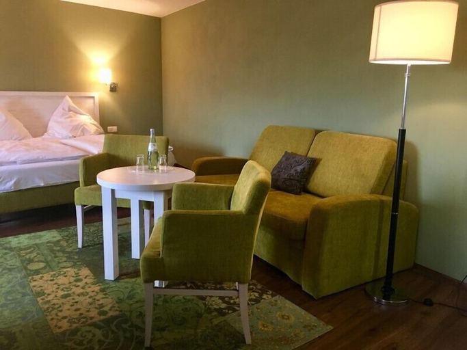 Bedroom 2, Märchenhotel Bergen, Vorpommern-Rügen