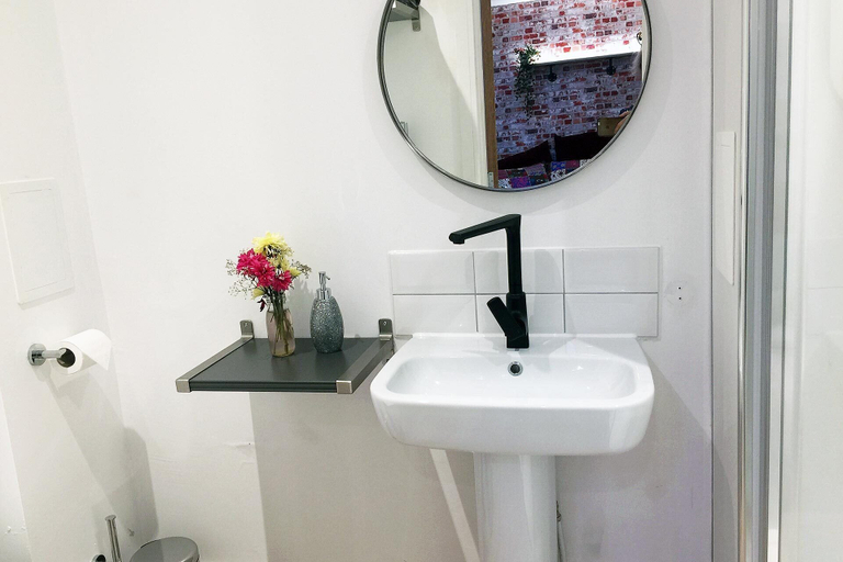 Bathroom 4, Beaverhall Holiday Apartments, Edinburgh