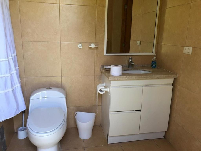 Bathroom 2, Casa Los Ciervos, Cordillera