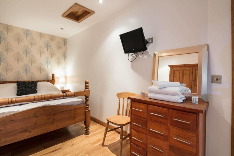 Bedroom 3, Luxury 1bedroom Lodge in Prestwich, Bury
