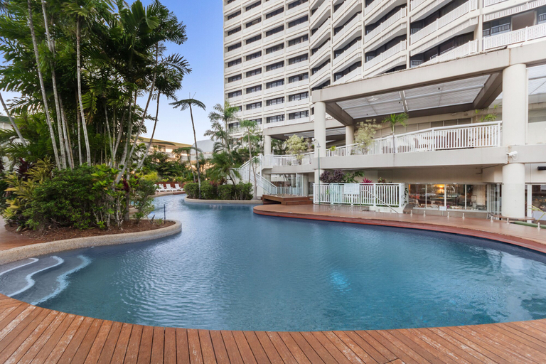 Sport & Beauty 5, Luxury Pool Side Apartment in Beachfront Resort, Cairns