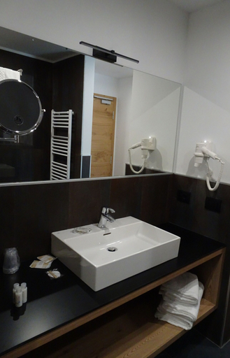 Bathroom 5, Active Alm Hotel, Trento