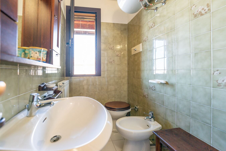 Bathroom 3, Beautiful su due livelli, Ferrara
