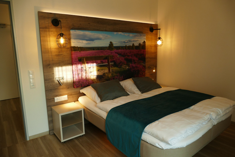 Bedroom 4, Meyn's Apartments & Hotel, Heidekreis