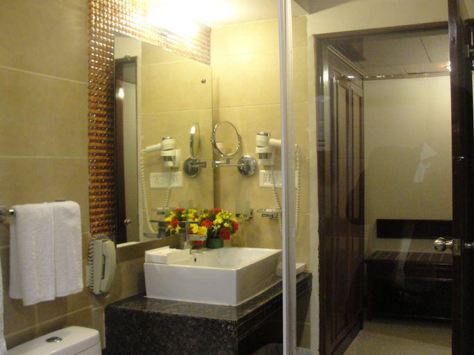 Bathroom 5, Fortune JP Palace, Mysore - Member ITC Hotels' Group, Mysore
