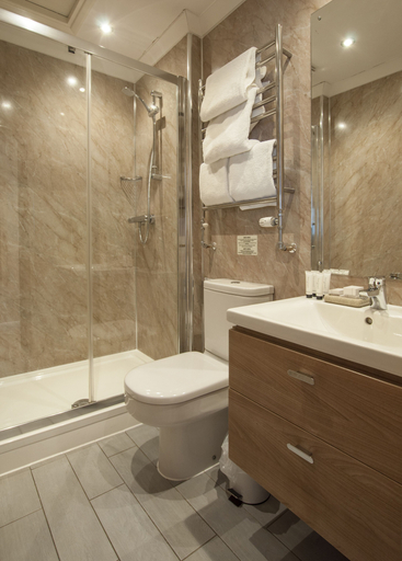 Bathroom 4, Exeter Court Hotel, Devon