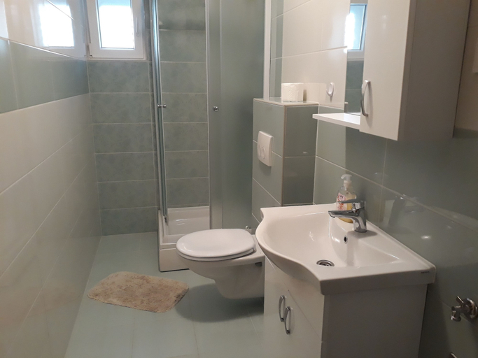 Bathroom 3, Apartments Juliet, Orebić