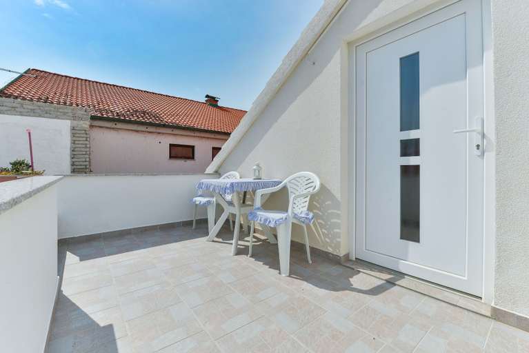 Others 5, Apartments Liovic, Vir