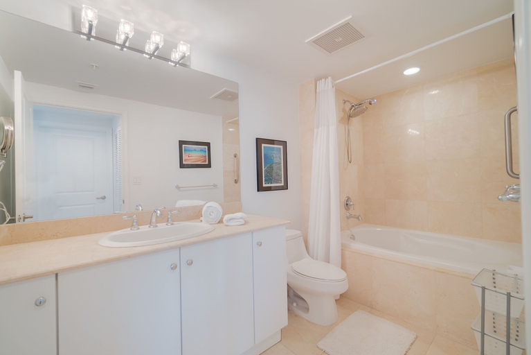 Bathroom, Casa Costa 308s Studio, Pools, Jacuzzi, Beach, Shops & Dog Friendly, Palm Beach