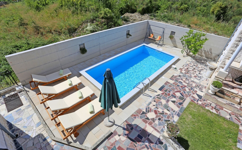 Sport & Beauty, Apartment Ana With Private Pool, Solin