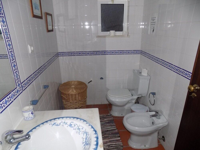 Bathroom 3, Casa da Felicidade, Alcobaça
