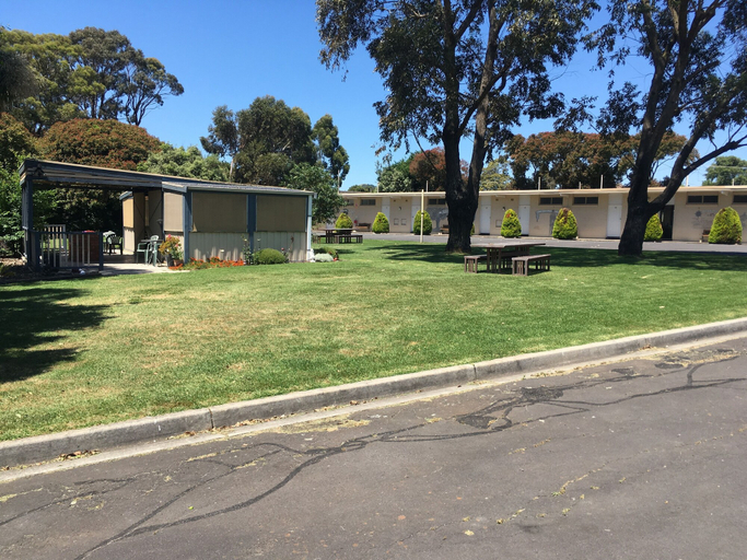 Exterior & Views 2, Camperdown Cascade Motel, Corangamite - North