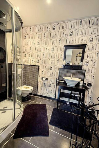 Bedroom 4, Aux Petits Bonheurs, Nord