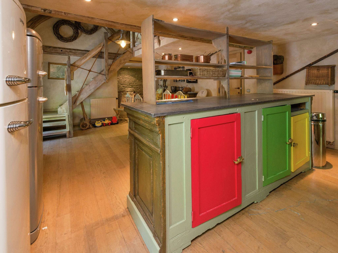 Food & Drinks 5, Magnificent Manor in Vresse-sur-semois With Sauna, Namur