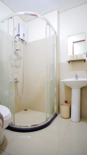 Bathroom 3, The Beacon by Good Rent, Makati City