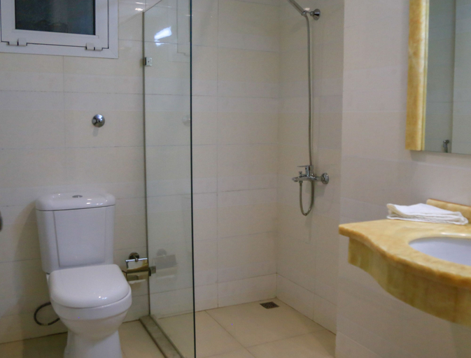 Bathroom 5, Muscat Inn Hotel, Bausher