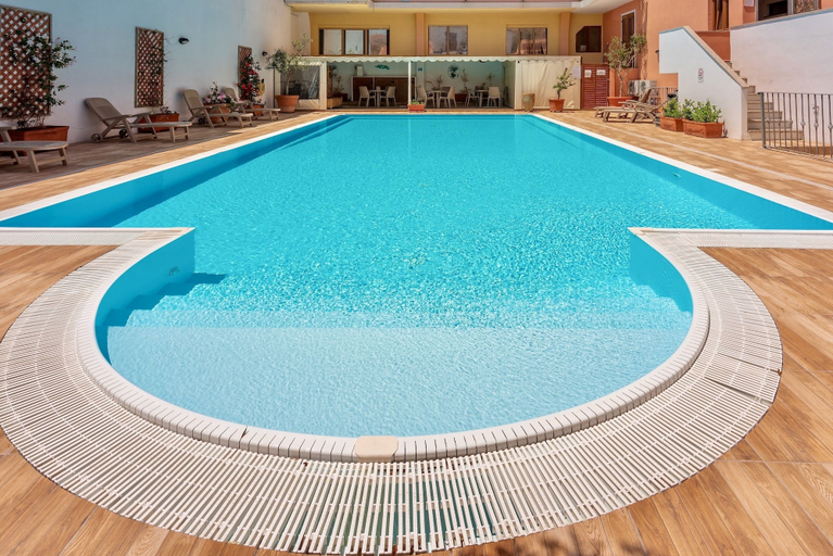 Pool 4, Residence con piscina a 300 mt dal mare, Olbia-Tempio