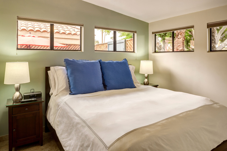 Bedroom 3, Avance Hotel, Riverside