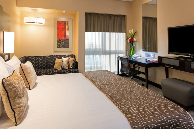 Bedroom 4, Crowne Plaza Bahrain by IHG, Manama