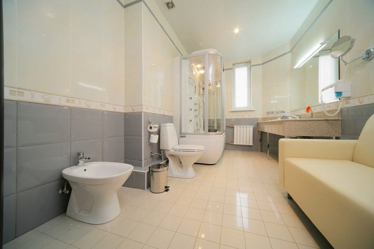 Bathroom 3, Business Hotel Senator, Ekaterinburg gorsovet