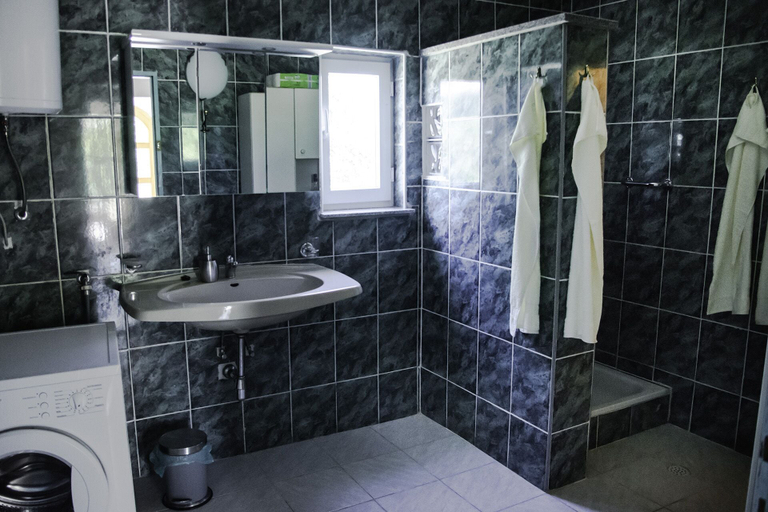 Bathroom, Apartment 1981, Vodnjan