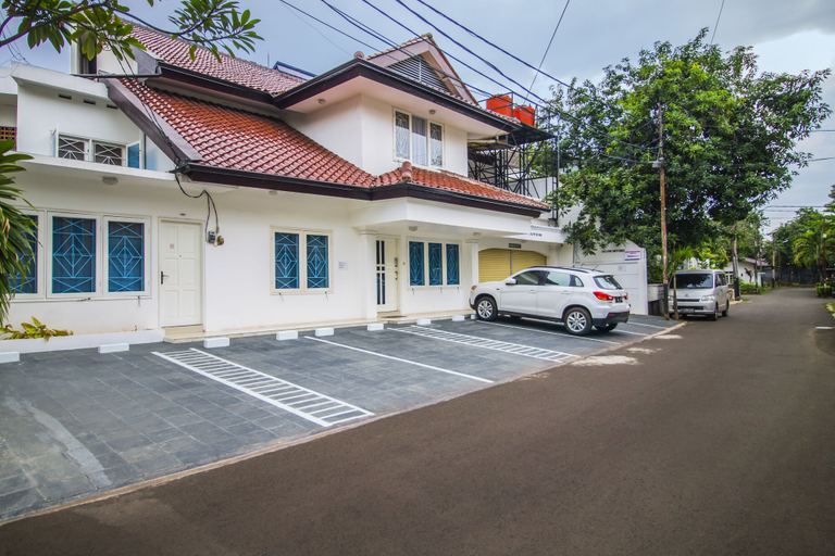 Exterior & Views 2, RedDoorz Plus @ Tendean, South Jakarta