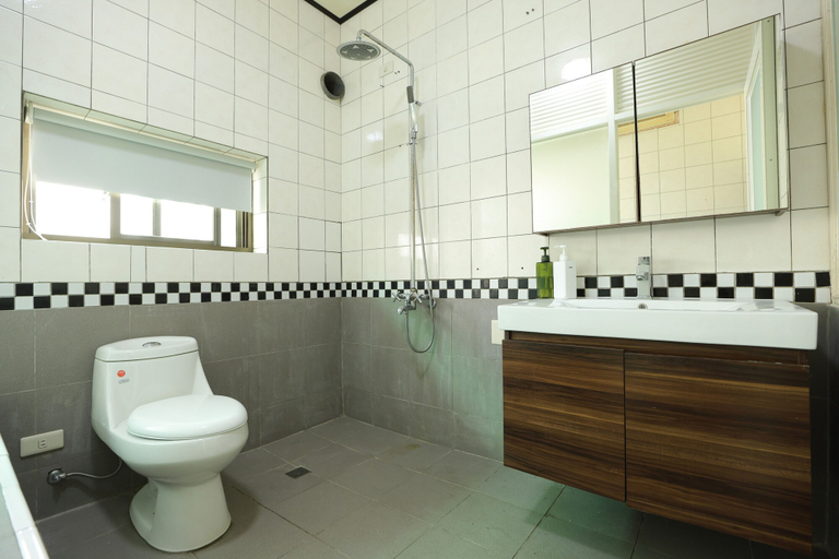 Bathroom 4, Flowerinn, Penghu