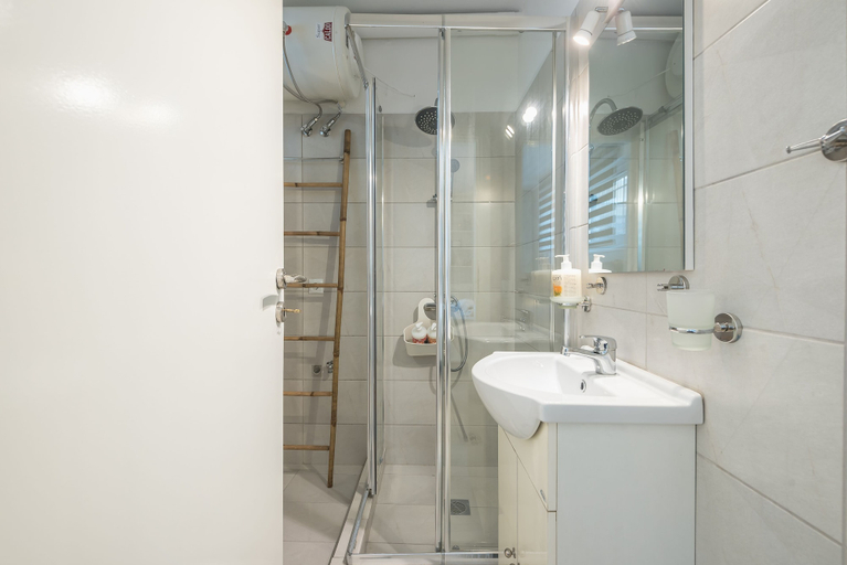 Bathroom 2, The Boutique Studio by CloudKeys, Attica